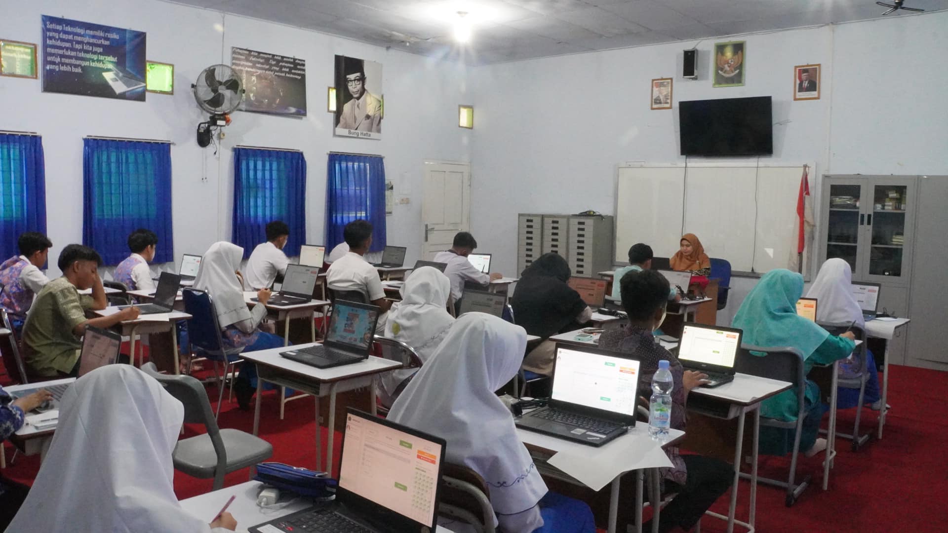 Mantapkan Pelaksanaan CBT, MAN IC Jambi melaksanakan Simulasi CBT SNPDB