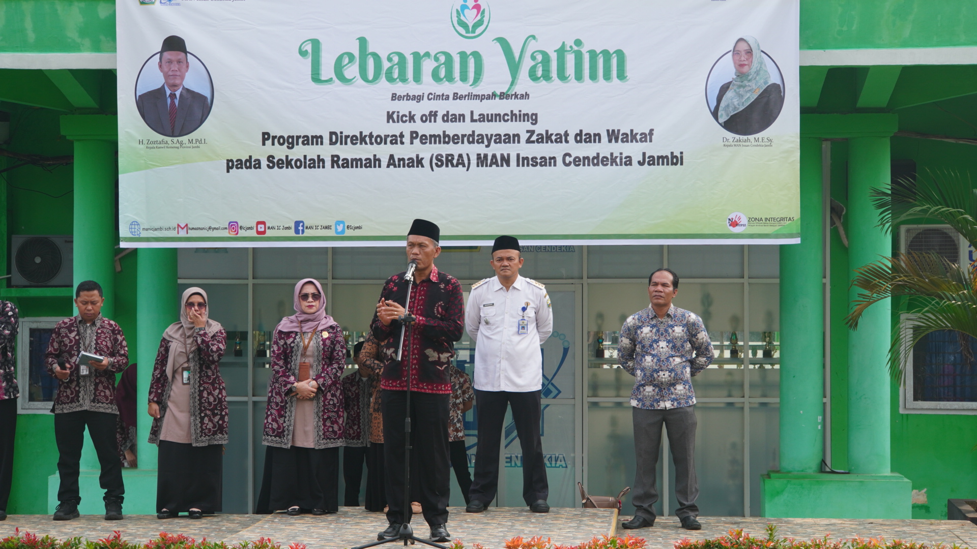 Kakanwil Kemenag Provinsi Jambi Hadiri Penyerahan Santunan untuk Anak Yatim di MAN IC dan Lingkungan Sekitar Madrasah