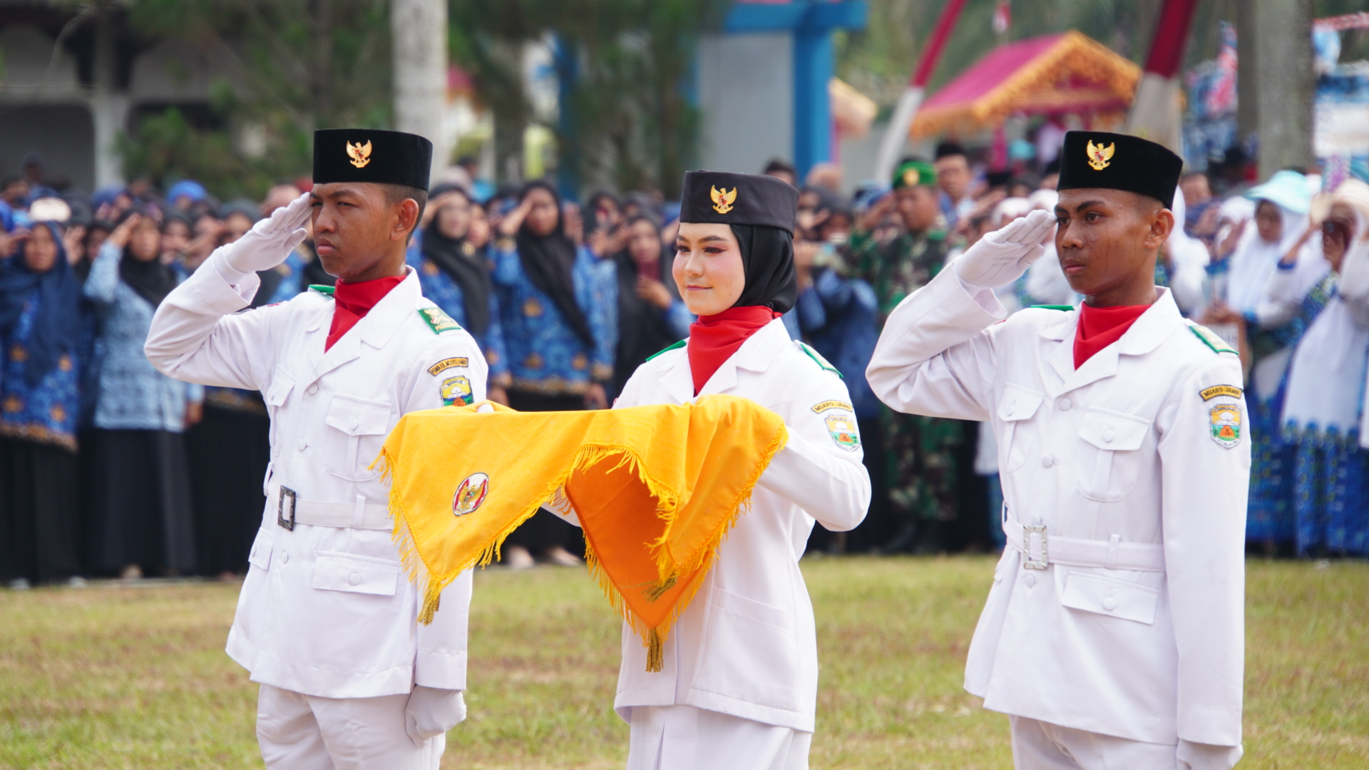24 Siswa MAN IC Jambi Kibarkan Sang Merah Putih di Upacara HUT RI ke-79
