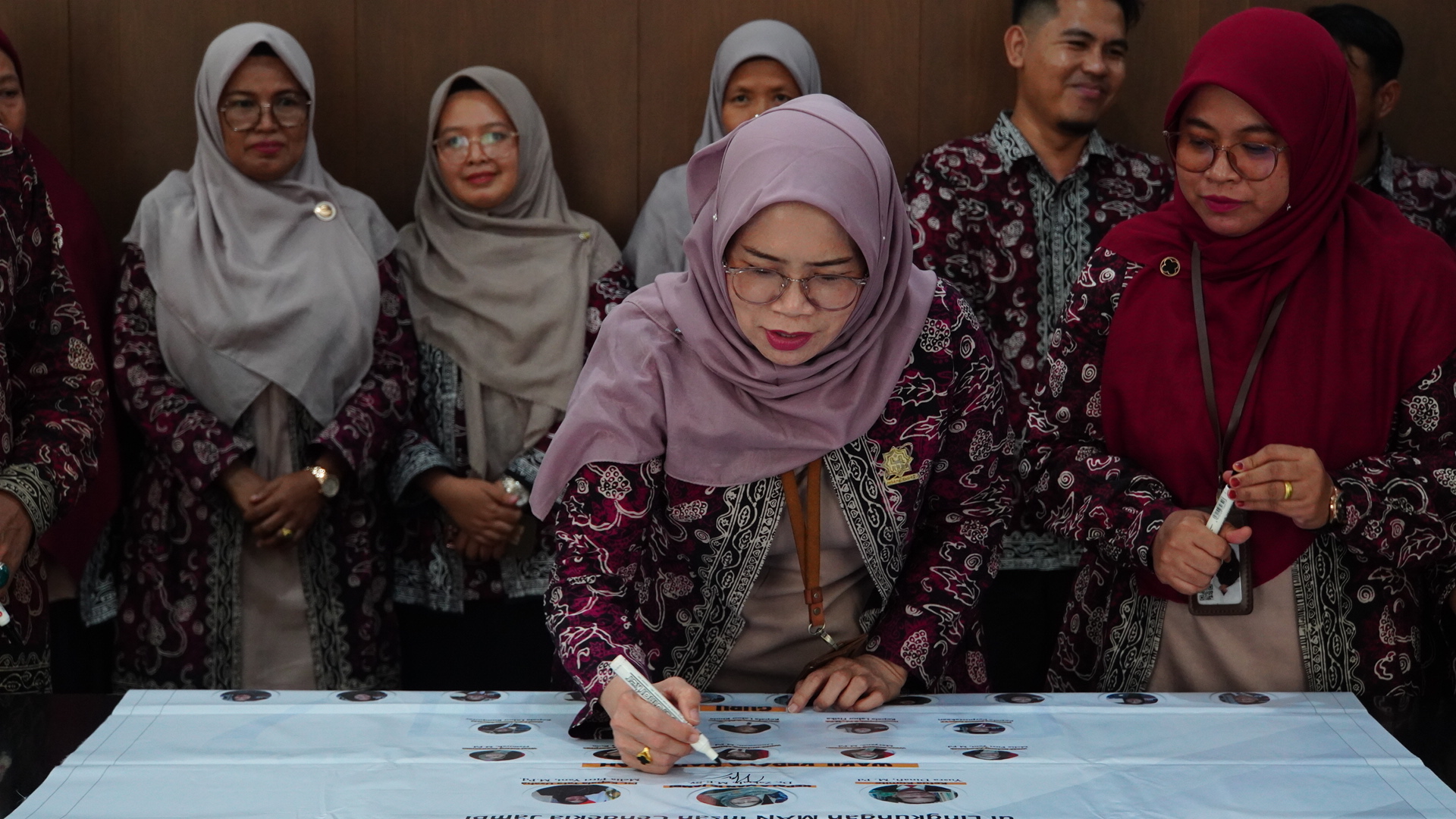 Seluruh GTK MAN IC Jambi Tanda Tangani Komitmen Bersama Zona Integritas Menuju WBK dan WBBM