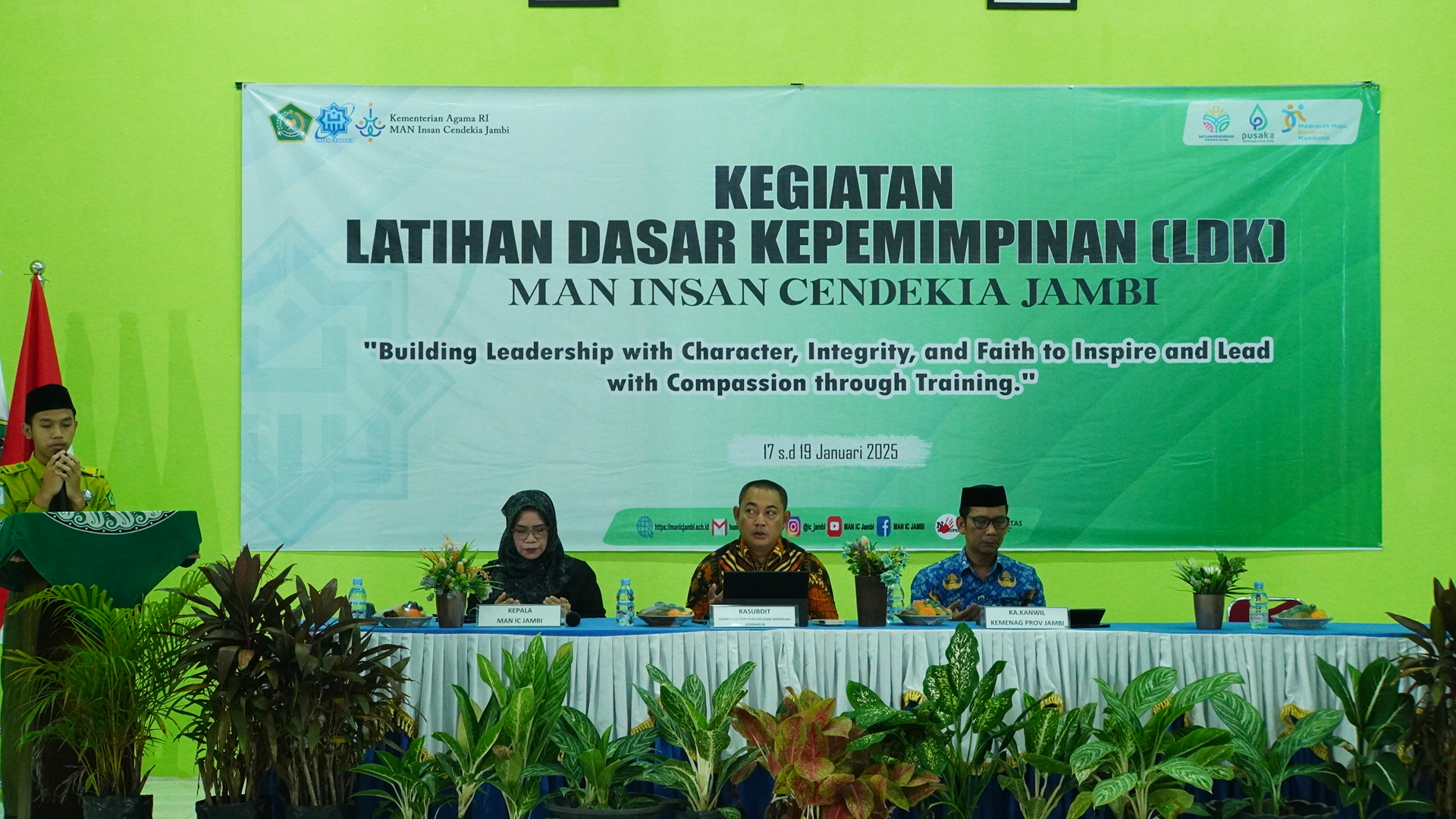 Mengusung tema Building Leadership with Character, Integrity, and Faith to Inspire and Lead with Compassion Through Training  MAN IC Jambi Gelar LDKS 2025