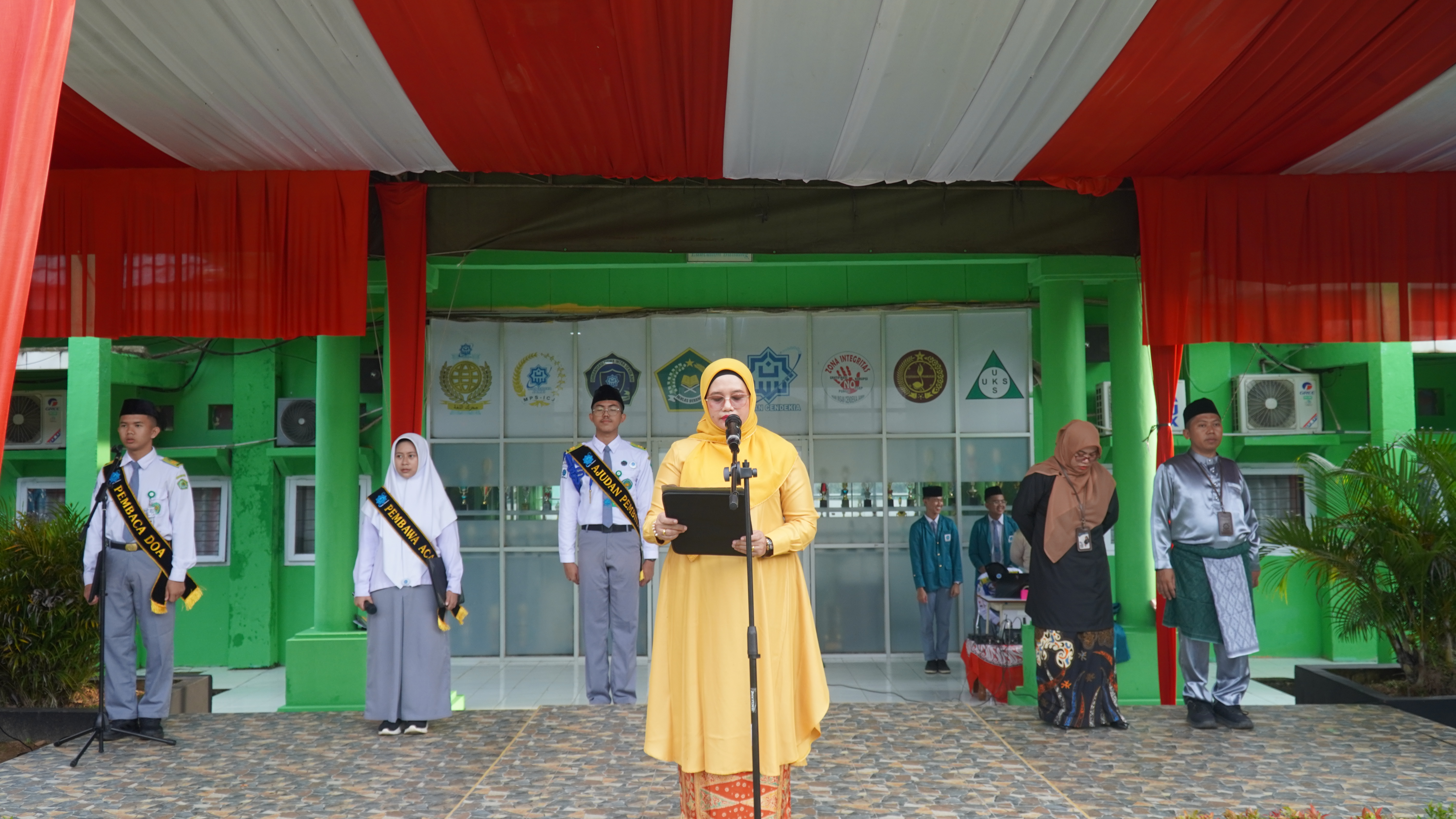 Bangga Menjadi Bagian Sejarah, OSIS MAN Insan Cendekia Jambi  Sukses Laksanakan Upacara HUT Provinsi Jambi ke-69