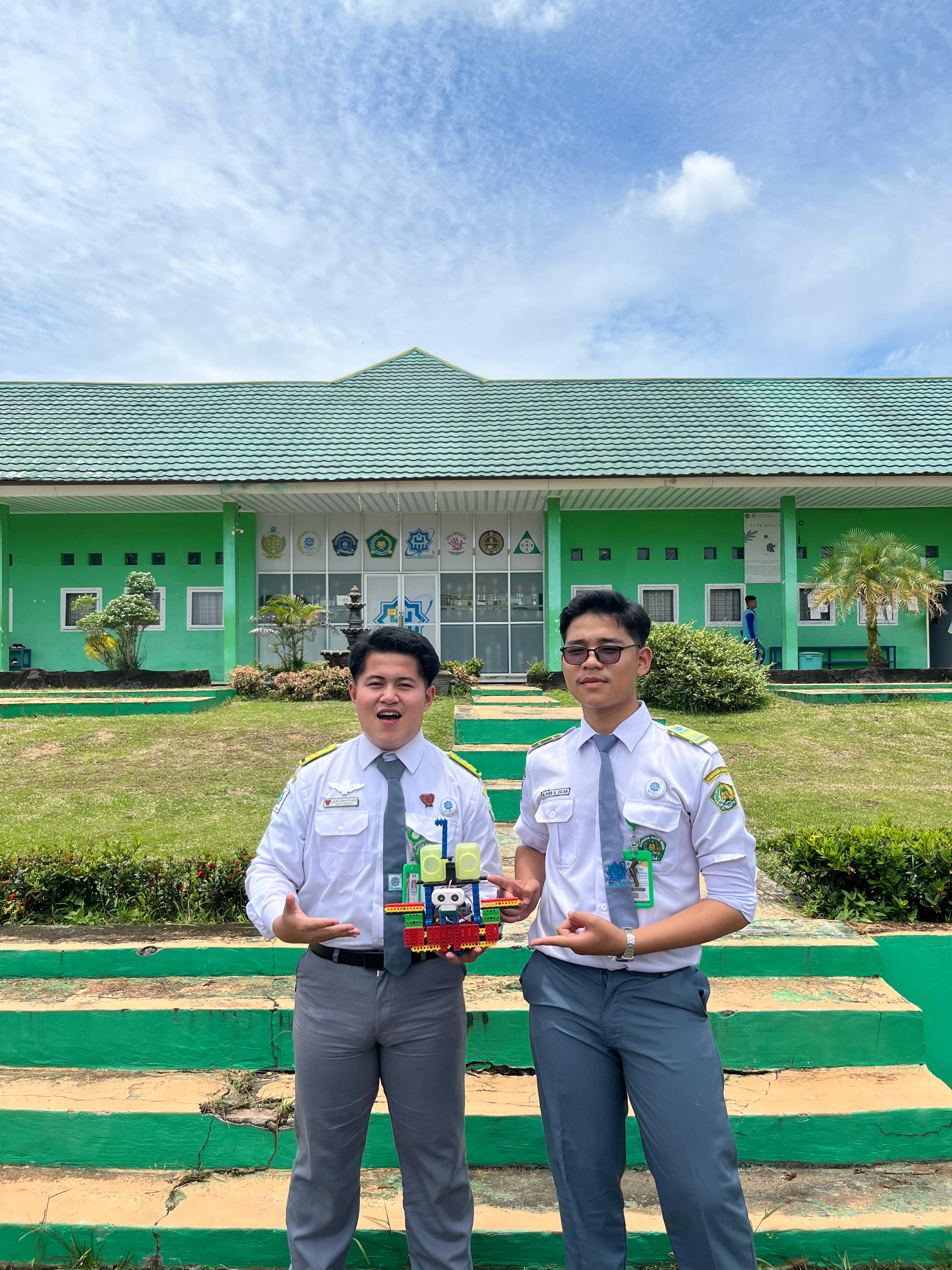 Kebangkitan Robotik MAN IC Jambi, EcoSpray-Bot Siap Harumkan Nama  di MRC 2025