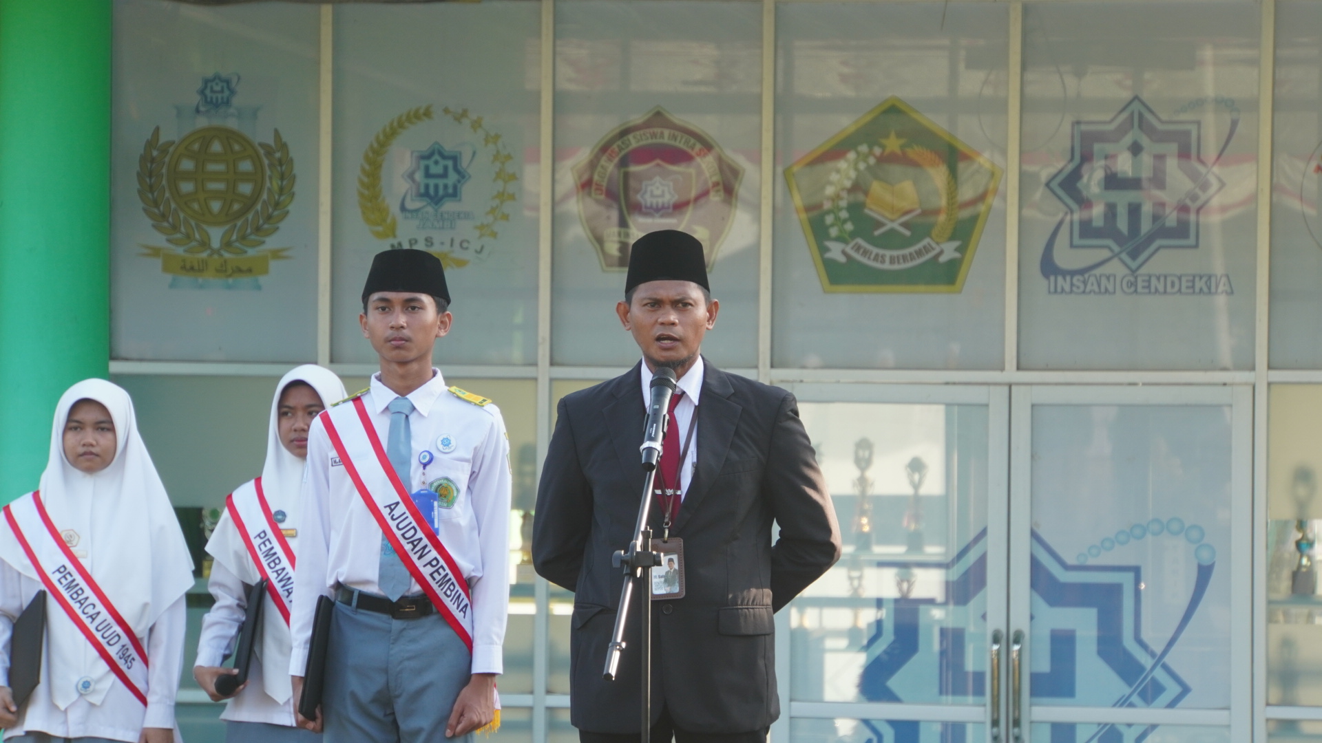 MAN IC Jambi Dorong Siswa Terapkan 5K dan 5S melalui Upacara Bendera