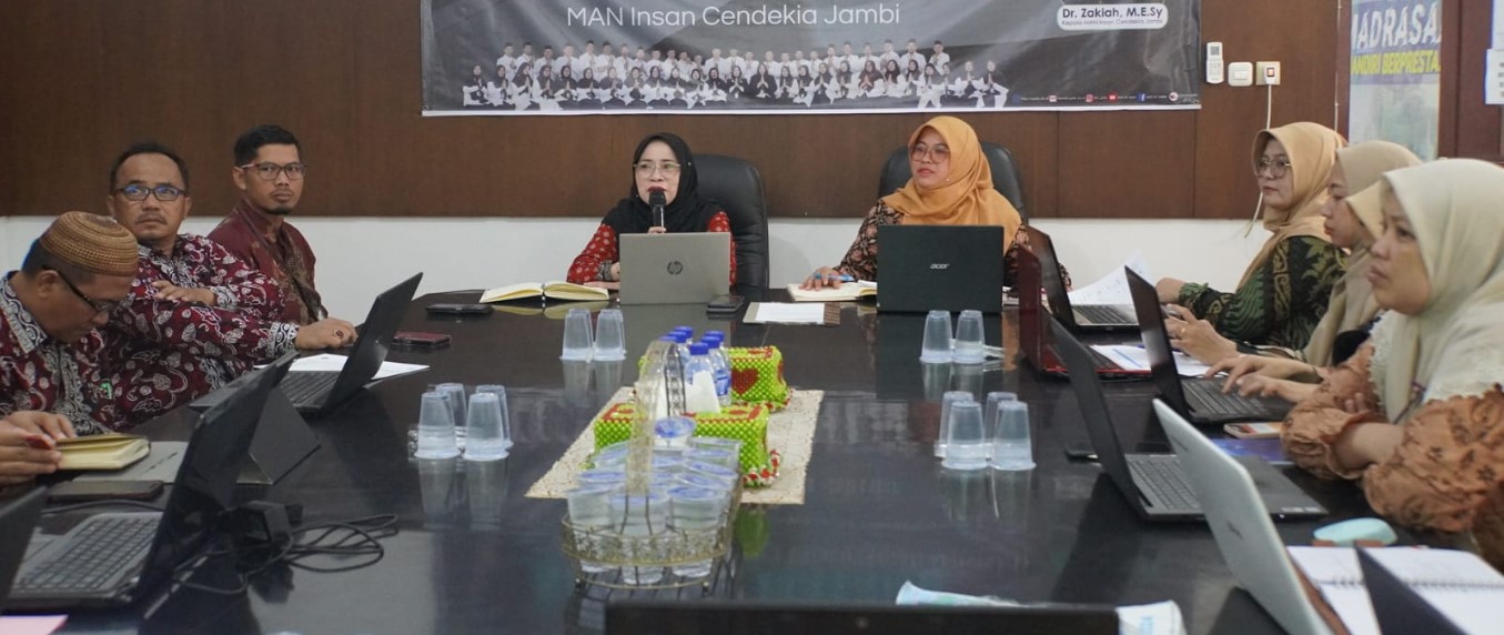MAN IC Jambi Gelar Rapat Evaluasi Program Semester Ganjil TA 2024/2025