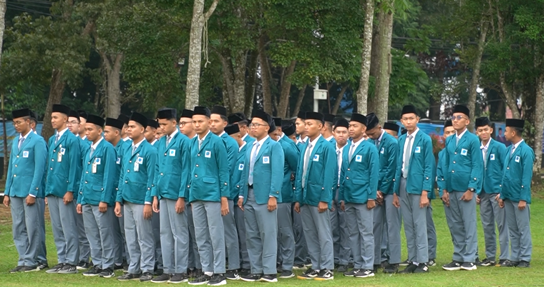 Perkuat Disiplin Awal Semester, MAN IC Jambi Lakukan Pemeriksaan Kerapian Rambut Murid Putra