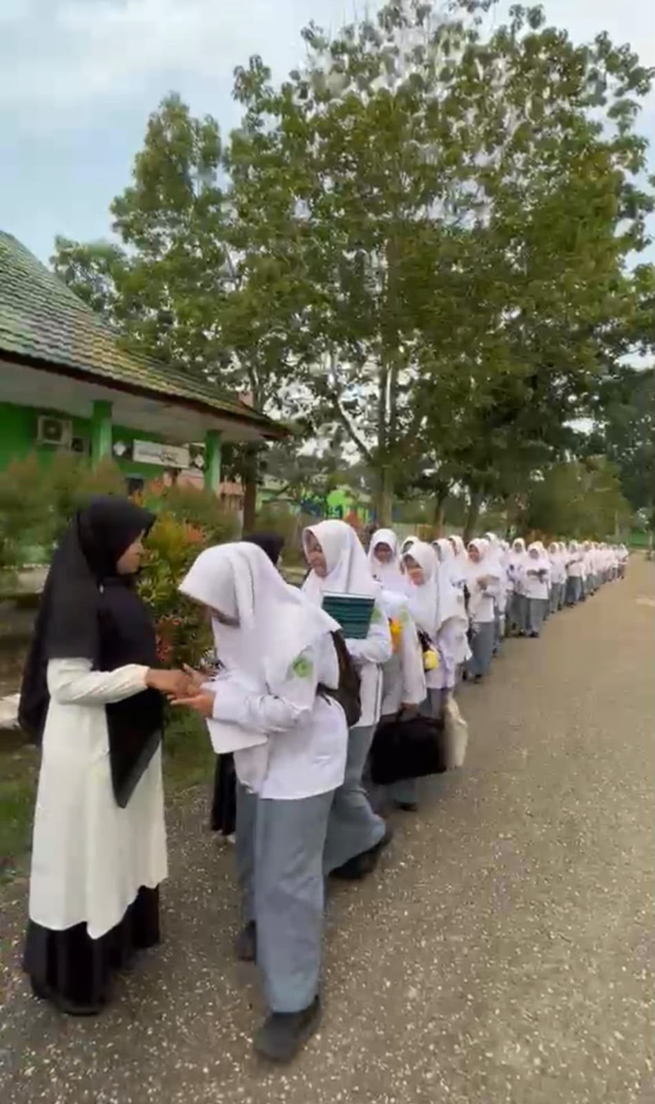 SENSASI MAN IC Jambi Bukan Sekadar Salam Pagi, Tapi Gerakan Nyata Menuju Madrasah Berintegritas