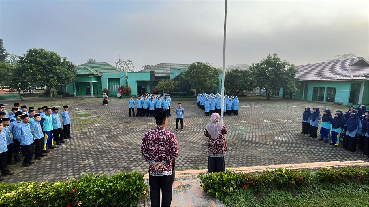 Sinergi Kedisiplinan,  Apel Pagi MAN IC Jambi Tekankan Urgensi Piket Kelas  sebagai Wujud Tanggung Jawab Bersama