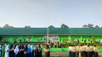 Antusiasme Tinggi Calon Peserta Didik  dalam Mengikuti Simulasi CBT SNPDB MAN IC Jambi