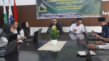 Kepala MAN IC Jambi Meraih Apresiasi dalam Penilaian Kinerja 4 tahunan oleh Direktorat Guru dan Tenaga Kependidikan Kementerian Agama RI