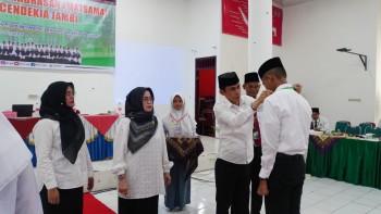 Kabid Pendidikan Madrasah Kantor Wilayah Kementerian Agama Provinsi Jambi Membuka Kegiatan MATSAMA di MAN Insan Cendekia