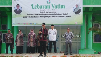 Kakanwil Kemenag Provinsi Jambi Hadiri Penyerahan Santunan untuk Anak Yatim di MAN IC dan Lingkungan Sekitar Madrasah