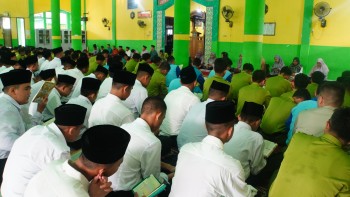 Siswa MAN IC Jambi Antusias Ikuti Yasinan Rutin Setiap Jumat