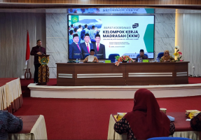Direktur KSKK Madrasah Sampaikan Arahan Strategis  pada Pertemuan KKM Se-Provinsi Jambi
