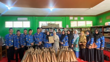 Cendekia Berbagi Kembali Hadir, MAN IC Jambi Salurkan 50 Paket ATK  ke MTs Tarbiyah Islamiyah