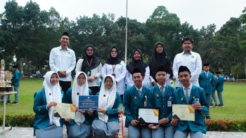 Guru dan Pembimbing Lomba Turut Memberi Apresiasi kepada Siswa Berprestasi