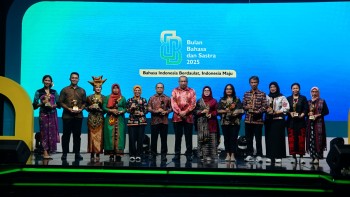 MAN IC Jambi Harumkan Nama Daerah! Raih Penghargaan Nasional Apresiasi Giat UKBI Adaptif 2025 di Jakarta