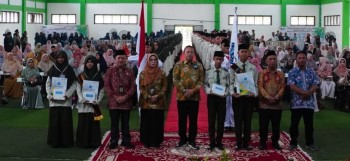 Penghargaan Siswa Berprestasi di Uzlah