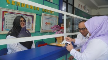 Wawancara Langsung Petugas PTSP MAN IC Jambi, Tim Penilai Dalami Implementasi Integritas dan Pelayanan Publik