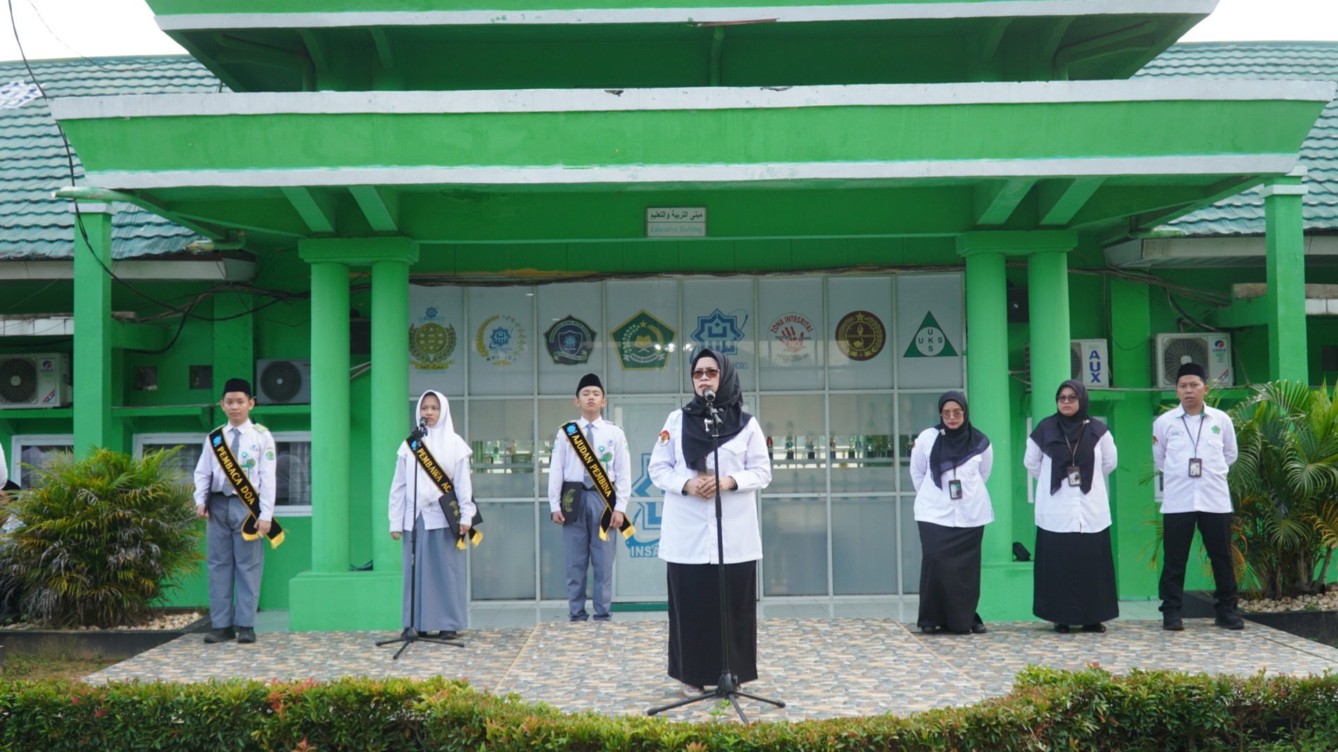 Upacara Senin Penuh Makna, Kepala MAN IC Jambi Tekankan Adab Siswa dan Ketertiban Administrasi GTK